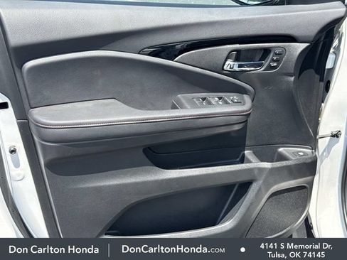 Used 2025 Honda Ridgeline Black Edition image 9