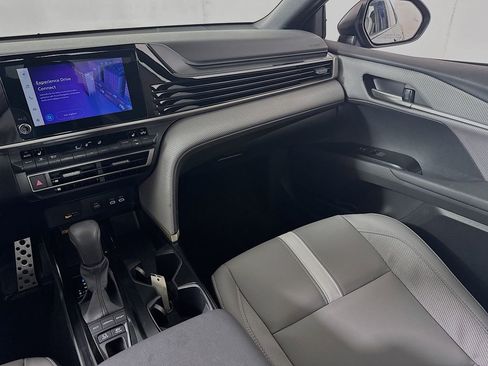 Used 2025 Toyota Camry SE w/ Convenience Package FWD image 24