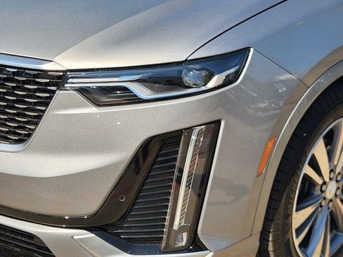 Used 2025 Cadillac XT6 Premium Luxury image 8