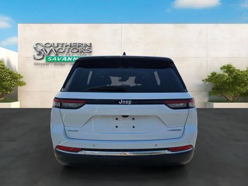 Used 2023 Jeep Grand Cherokee Laredo w/ Luxury Tech Group I AWD/4WD image 4