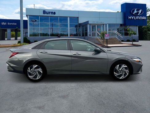 New 2025 Hyundai Elantra Sport image 9