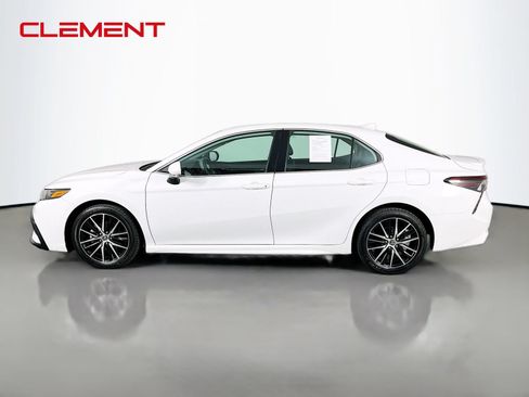 Used 2022 Toyota Camry SE FWD image 5