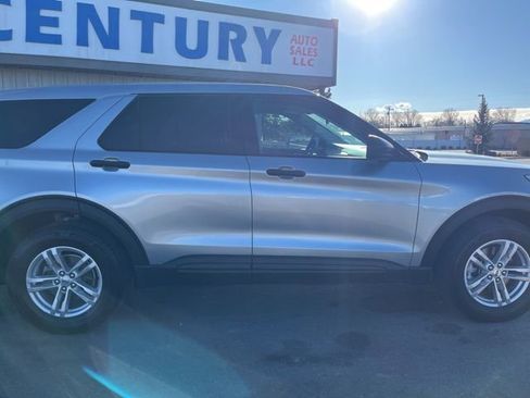 Used 2022 Ford Explorer 4WD w/ Class IV Trailer Tow Package image 12