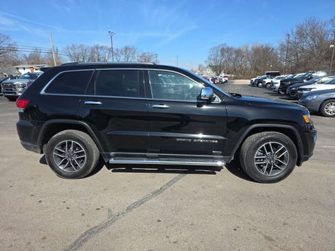 Used 2020 Jeep Grand Cherokee Limited w/ Luxury Group II image 2