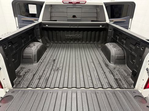 Used 2023 Chevrolet Silverado 1500 High Country w/ Technology Package AWD/4WD image 36