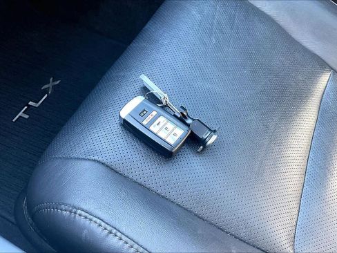 Used 2018 Acura TLX w/ Technology Package FWD image 14