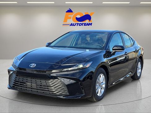 Used 2025 Toyota Camry LE FWD image 4