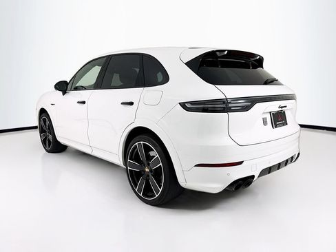 Certified 2023 Porsche Cayenne Platinum Edition AWD/4WD image 3