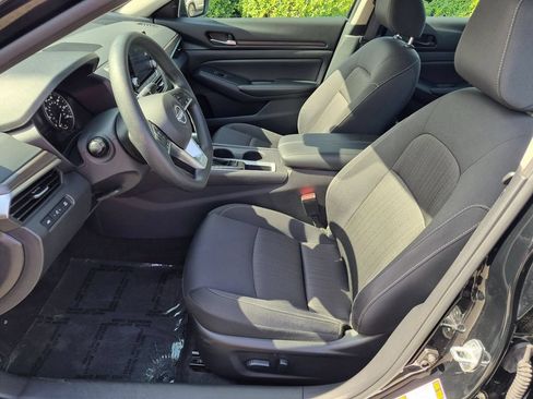 Used 2025 Nissan Altima 2.5 SV FWD image 22