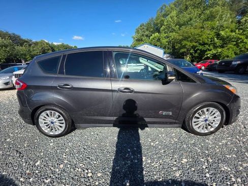 Used 2017 Ford C-MAX Energi SE w/ Equipment Group 402A FWD image 4