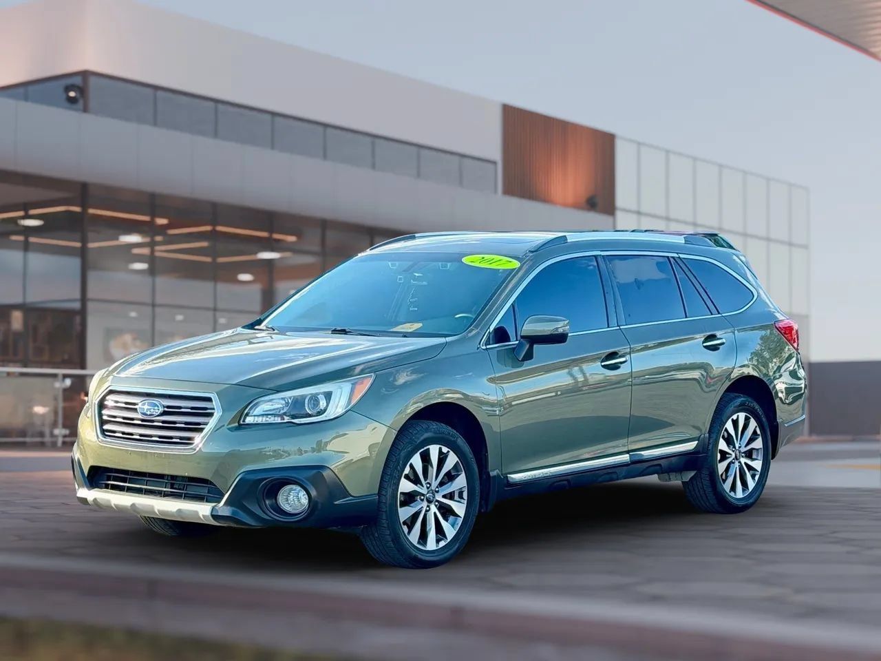 Used 2017 Subaru Outback 3.6R Touring AWD/4WD image 4