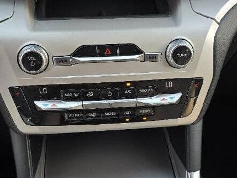 Used 2020 Ford Explorer XLT w/ Equipment Group 202A AWD/4WD image 20