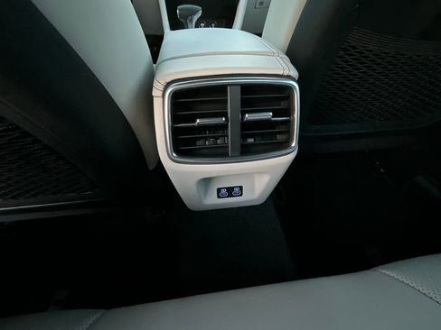 Used 2025 Genesis G70 2.5T image 16