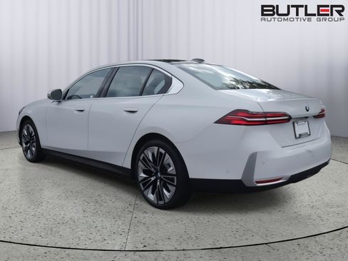 New 2027 BMW 530i w/ Premium Package RWD image 5