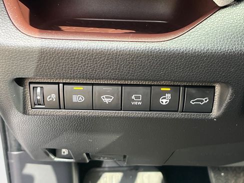 Used 2020 Toyota RAV4 Limited image 27