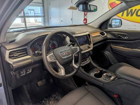 Used 2023 GMC Acadia SLE w/ LPO, Cargo Package AWD/4WD image 9