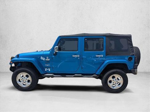 Used 2015 Jeep Wrangler Unlimited Sahara w/ Connectivity Group AWD/4WD image 8
