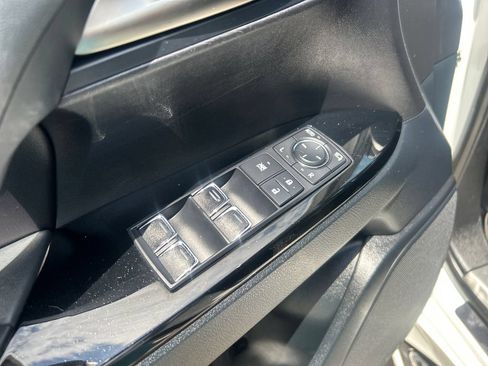 Used 2016 Lexus LX 570 4WD w/ Luxury Package image 12
