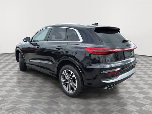 New 2026 Audi Q5 Premium image 3