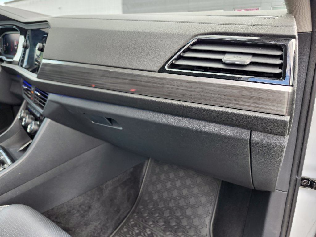 Certified 2024 Volkswagen Jetta SEL FWD image 13