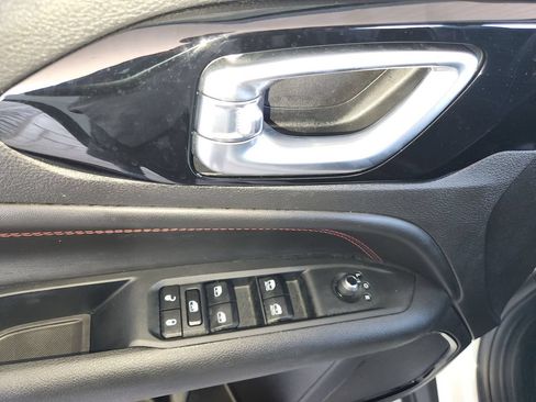 Used 2025 Jeep Compass Trailhawk AWD/4WD image 29