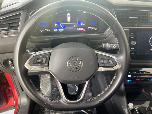 Used 2022 Volkswagen Tiguan SE image 11