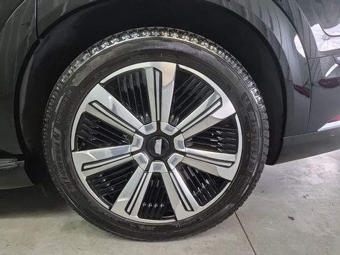 Certified 2025 Cadillac Escalade IQ Luxury 1 w/ Smart Trailering package image 9