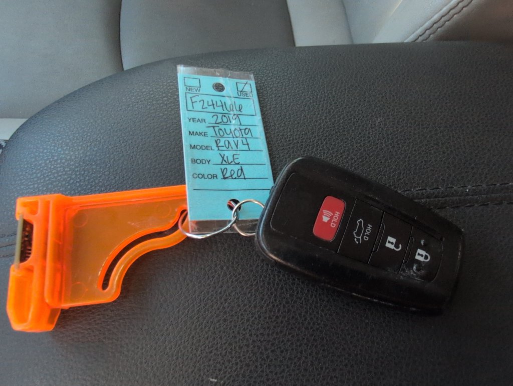 Used 2019 Toyota RAV4 XLE Premium w/ Cold Weather Package FWD image 16