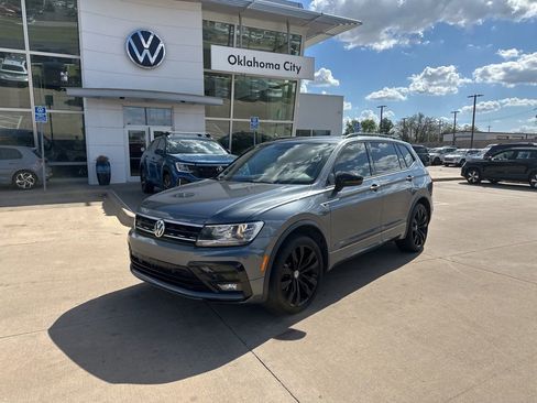 Used 2021 Volkswagen Tiguan SE image 1