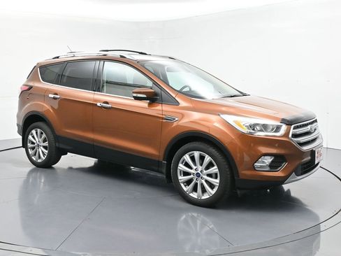Used 2017 Ford Escape Titanium FWD image 5