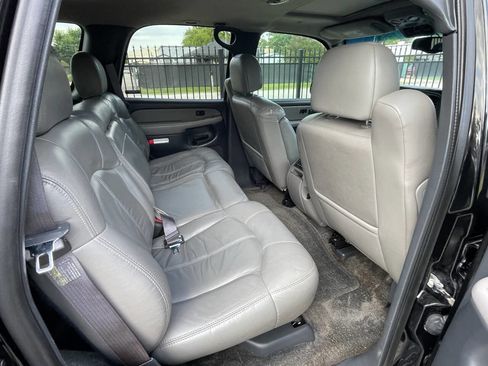 Used 2002 Chevrolet Tahoe LT image 17