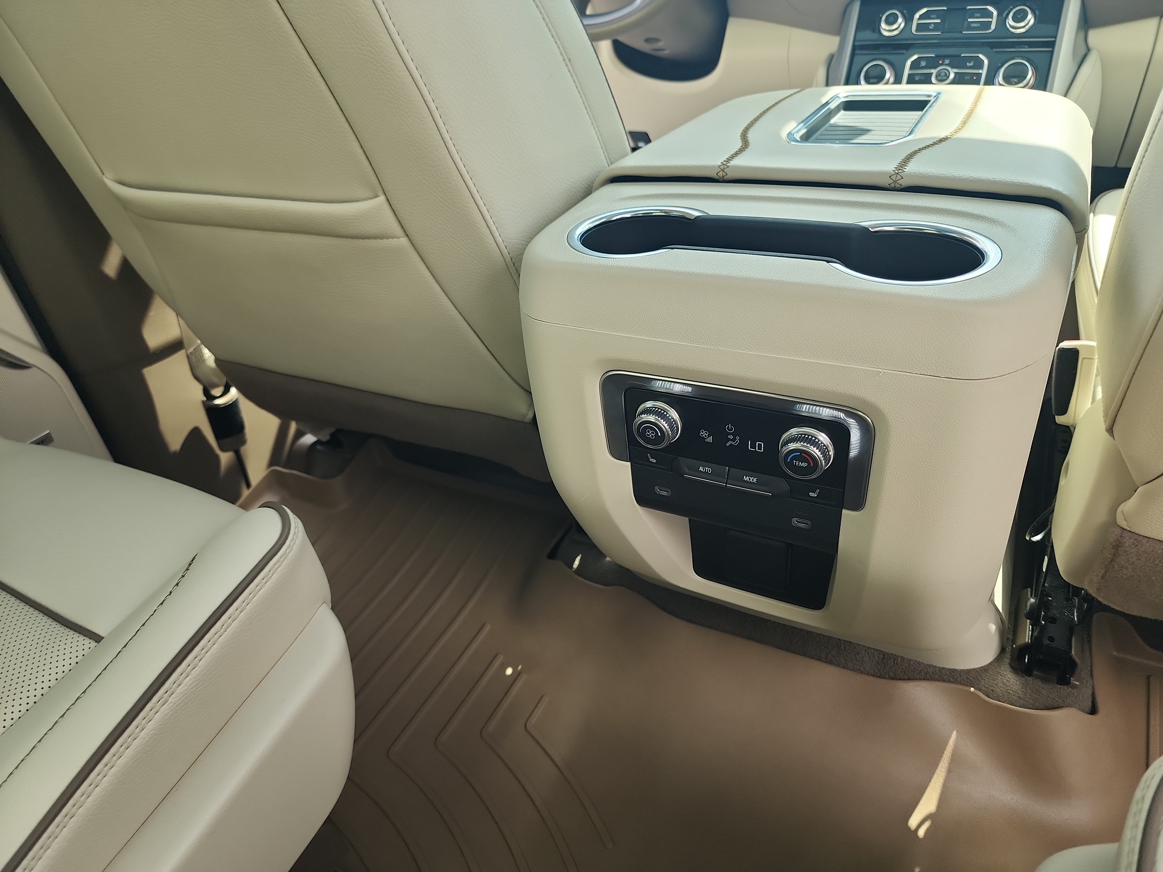 Used 2022 GMC Yukon XL Denali RWD image 31