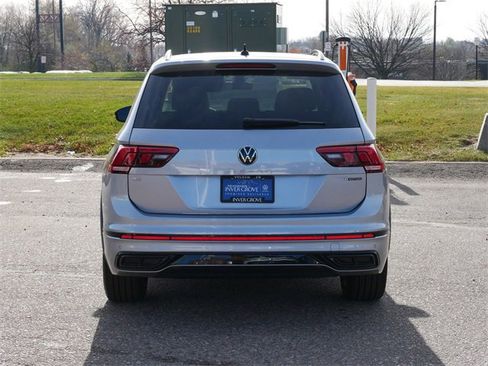Certified 2024 Volkswagen Tiguan SE R-Line image 6