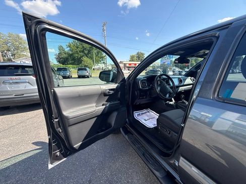 Used 2023 Toyota Tacoma TRD Off-Road w/ Black Out Package (TMS) AWD/4WD image 14