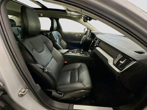 Used 2025 Volvo S60 B5 Core image 33