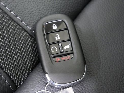 New 2025 Honda Pilot Touring image 31