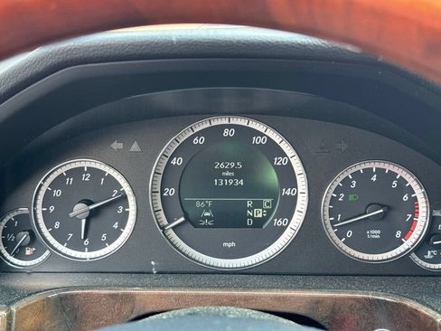 Used 2010 Mercedes-Benz E 550 Sedan image 17