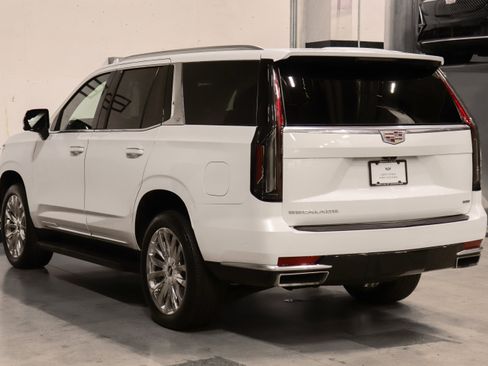 Used 2023 Cadillac Escalade Premium Luxury AWD/4WD image 3