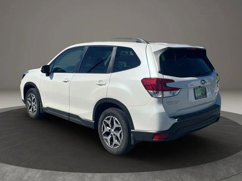 Used 2020 Subaru Forester Premium image 5
