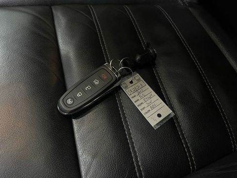 Used 2017 Ford Escape Titanium image 38