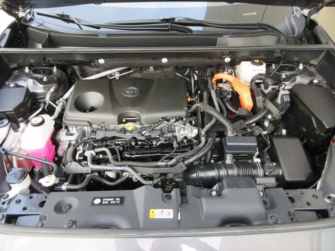 Used 2024 Toyota RAV4 XLE AWD/4WD image 44