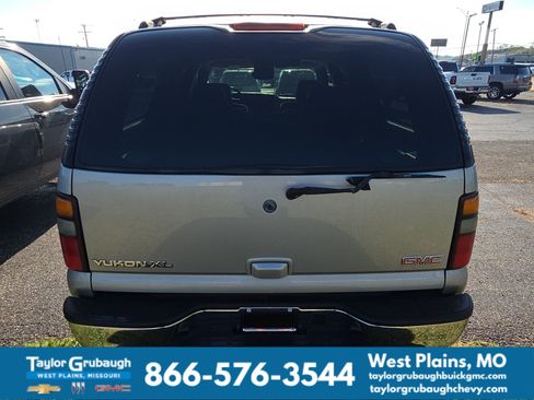 Used 2004 GMC Yukon XL SLT w/ Preferred Equipment Group AWD/4WD image 5
