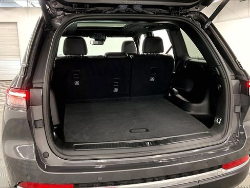 Used 2024 Jeep Grand Cherokee Limited w/ Trailer Tow Package AWD/4WD image 39