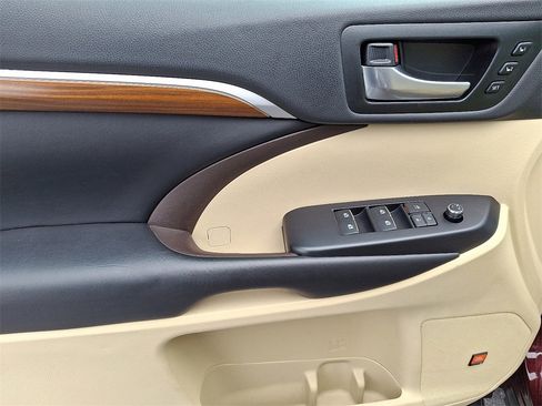 Used 2019 Toyota Highlander Limited image 15