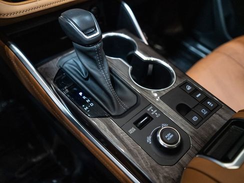 Used 2023 Toyota Highlander Platinum image 30