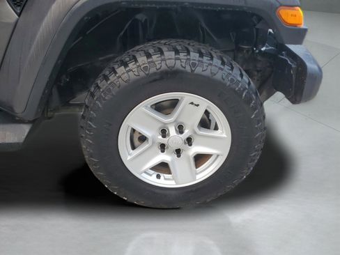 Certified 2020 Jeep Gladiator Sport w/ Quick Order Package 24S image 32