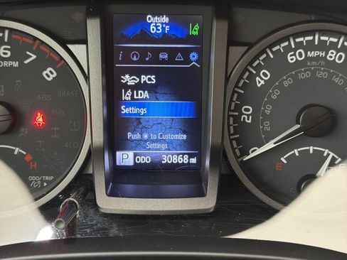 Used 2021 Toyota Tacoma TRD Sport w/ TRD Premium Sport Package AWD/4WD image 18