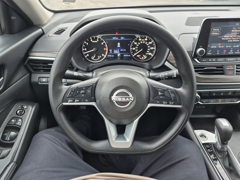 Used 2025 Nissan Altima 2.5 SV image 26