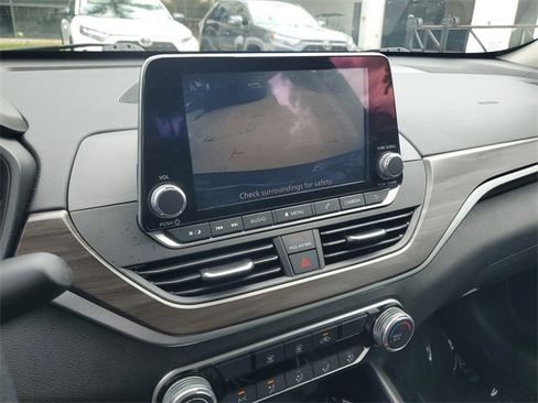 Used 2024 Nissan Altima 2.5 SV image 25