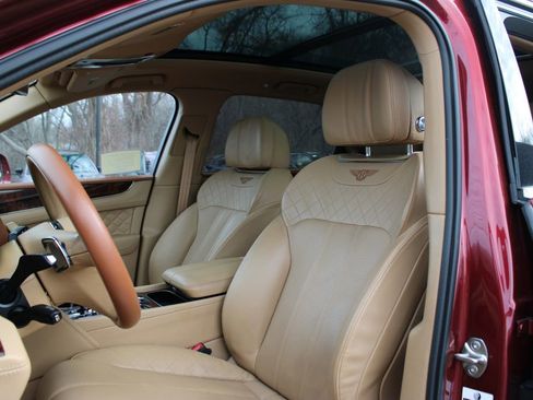 Used 2018 Bentley Bentayga AWD/4WD image 9